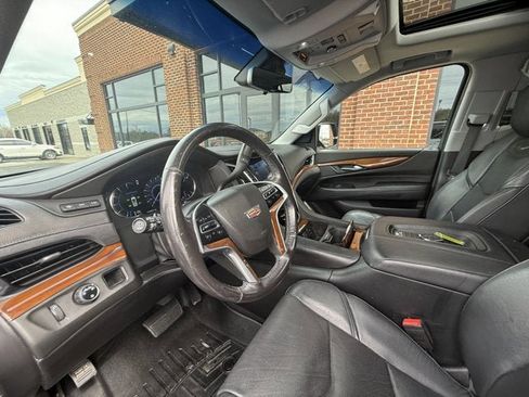 Used 2018 Cadillac Escalade Luxury image 20