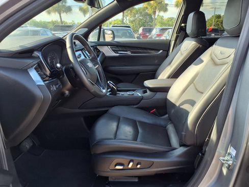 Used 2025 Cadillac XT6 Premium Luxury w/ Technology Package FWD image 25