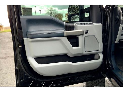 Used 2022 Ford F350 Limited image 25