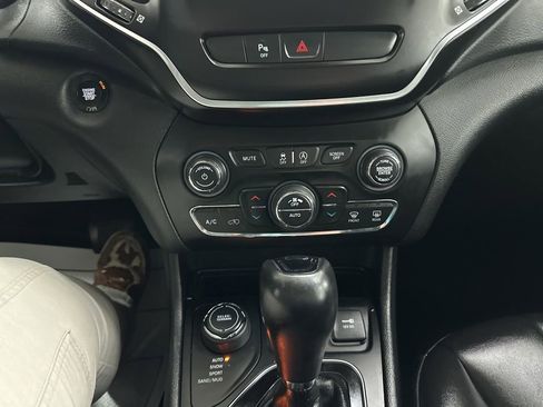 Used 2019 Jeep Cherokee Latitude Plus image 42