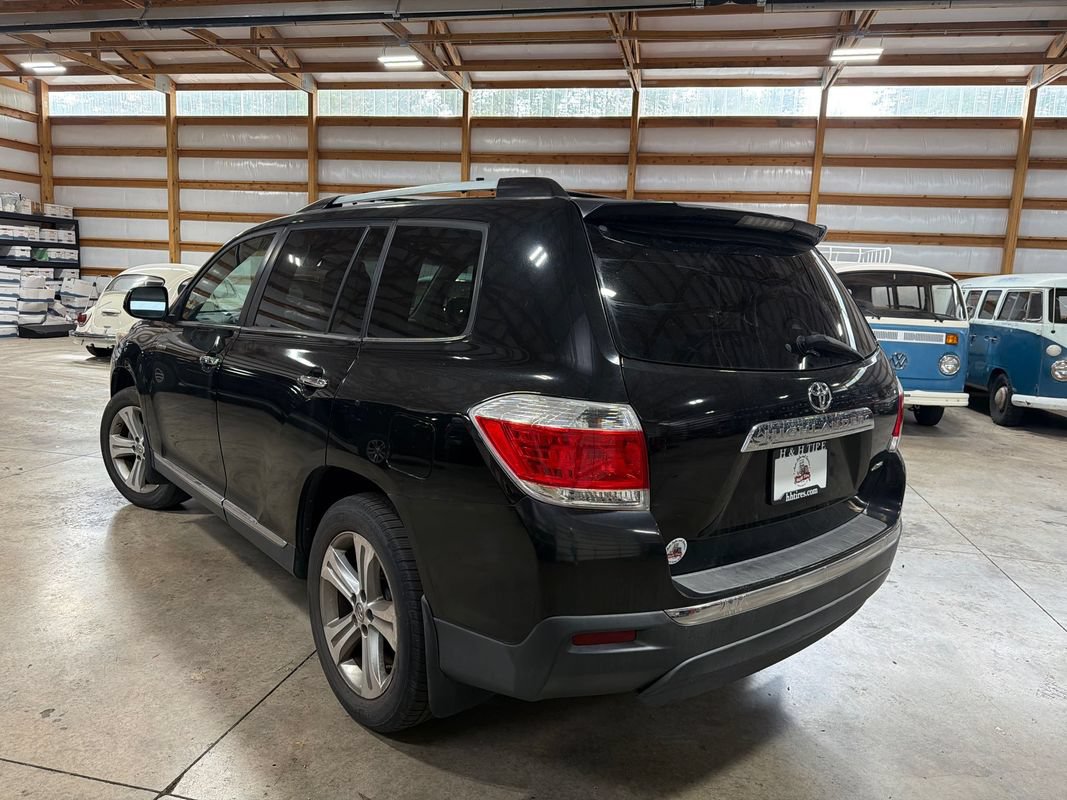 Used 2011 Toyota Highlander Limited w/ Tow Pkg AWD/4WD image 10