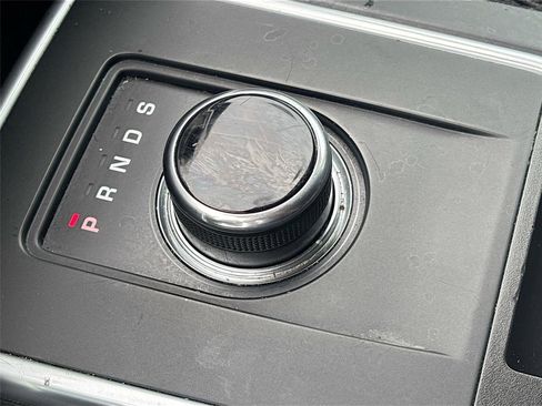 Used 2018 Land Rover Discovery Sport SE image 17