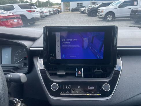 Used 2025 Toyota Corolla LE FWD image 10