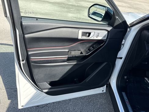 Used 2022 Ford Explorer ST-Line image 13