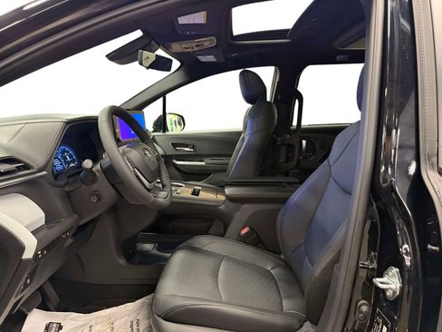 Used 2026 Toyota Sienna Limited AWD/4WD image 25