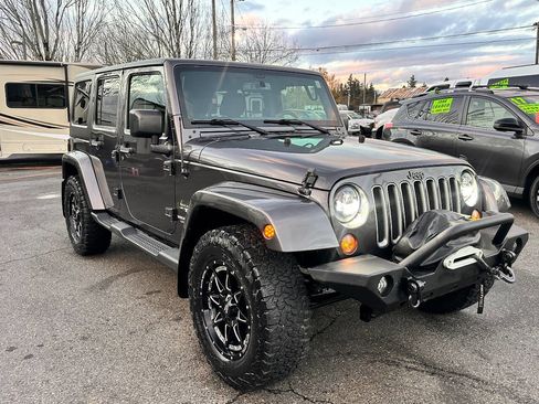 Used 2016 Jeep Wrangler Unlimited Sahara w/ Connectivity Group image 2