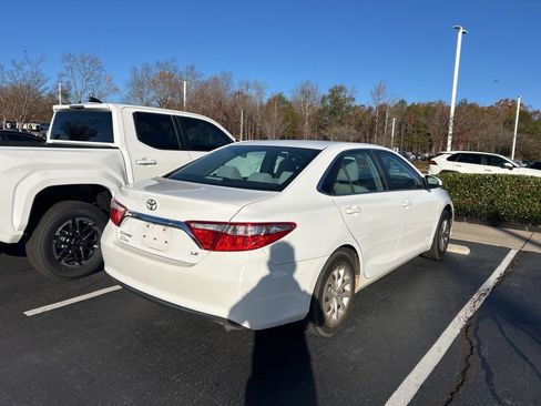 Used 2015 Toyota Camry LE image 5