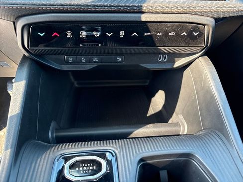 New 2026 Jeep Cherokee Limited image 28