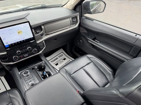 Used 2023 Ford Expedition XLT AWD/4WD image 19