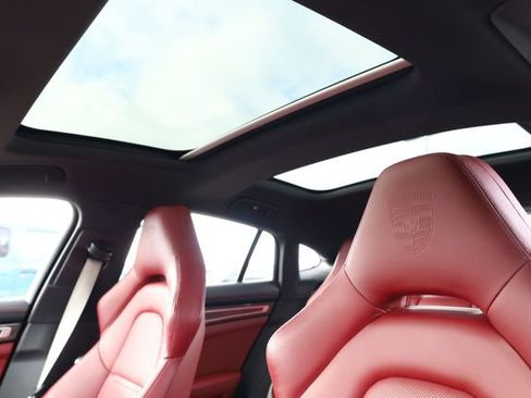 Used 2018 Porsche Panamera 4S image 21