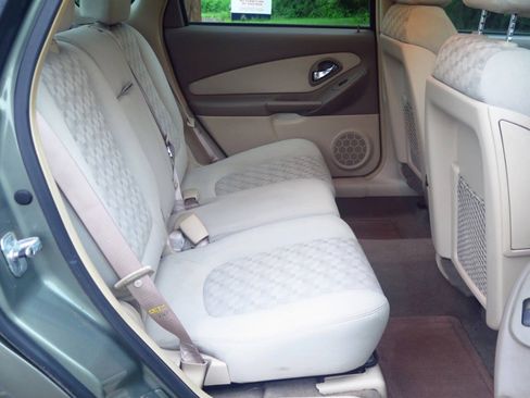 Used 2005 Chevrolet Malibu LS w/ Preferred Equipment Group FWD image 17