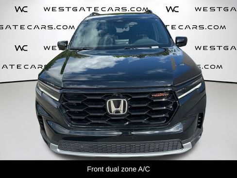 Used 2025 Honda Pilot TrailSport image 2