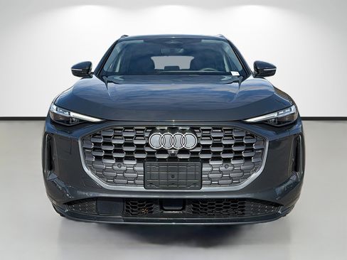 Certified 2025 Audi Q5 Prestige image 8