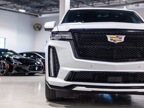 Used 2024 Cadillac Escalade V AWD/4WD image 21