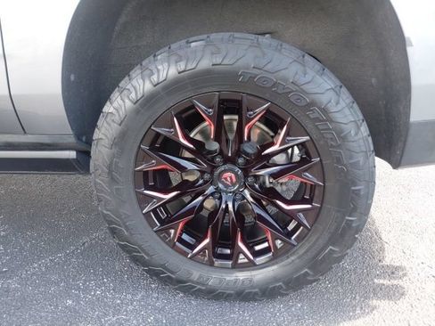 Used 2022 GMC Yukon XL AT4 AWD/4WD image 14