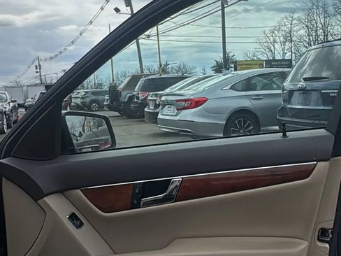 Used 2011 Mercedes-Benz C 300 C 300 Luxury Sedan 4D image 15