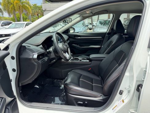 Certified 2024 Nissan Altima 2.5 SR AWD/4WD image 10