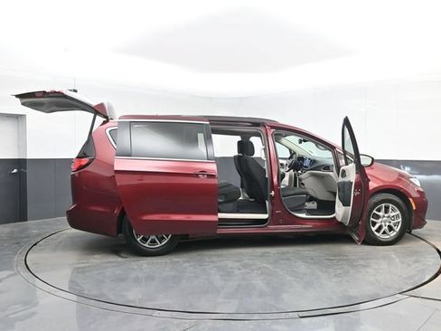 Used 2021 Chrysler Pacifica Touring w/ Cold Weather Group FWD image 50