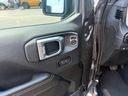 Used 2025 Jeep Wrangler Unlimited Sahara AWD/4WD image 14