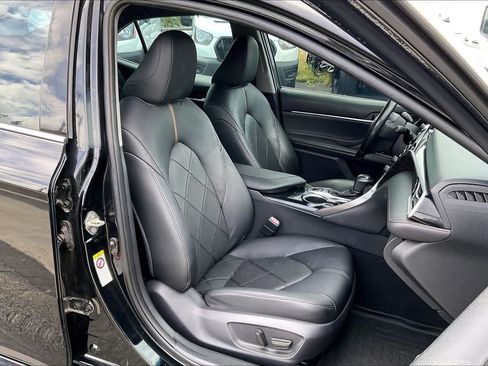 Used 2018 Toyota Camry Hybrid FWD image 13