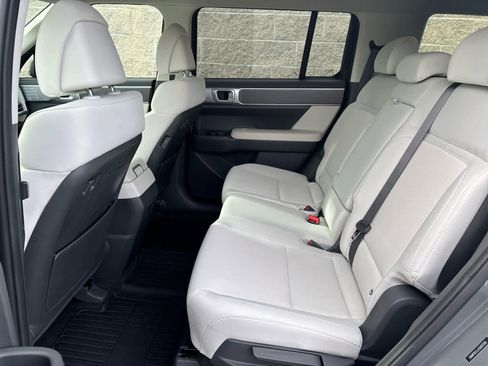 Used 2025 Hyundai Santa Fe SE image 39