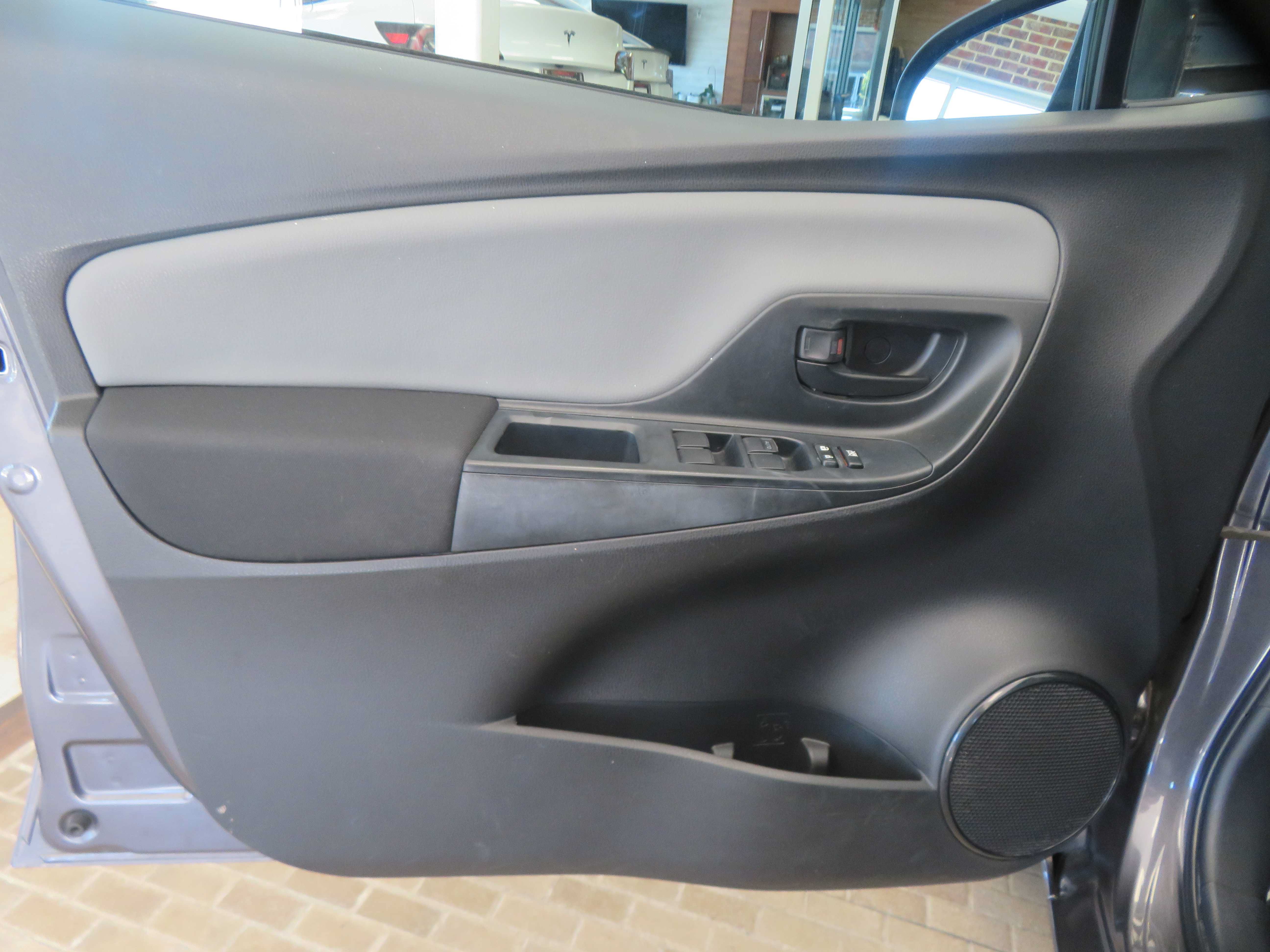 Used 2015 Toyota Yaris L FWD image 13