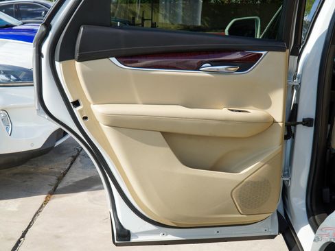 Used 2017 Cadillac XT5 Luxury w/ Driver Awareness Package image 20