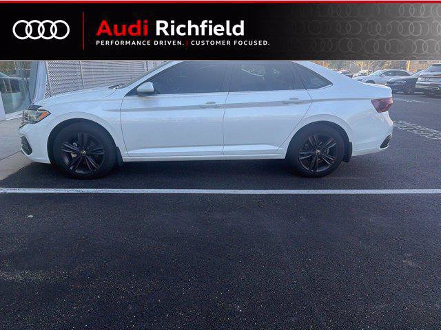 Used 2023 Volkswagen Jetta SE FWD image 3
