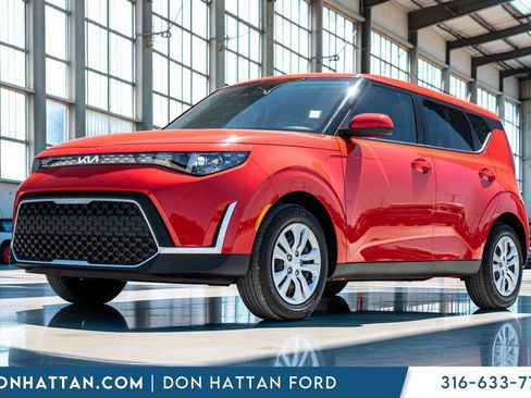 Used 2025 Kia Soul LX FWD image 1