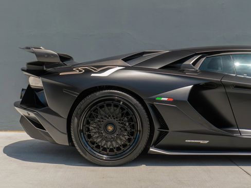 Used 2019 Lamborghini Aventador SVJ AWD/4WD image 39