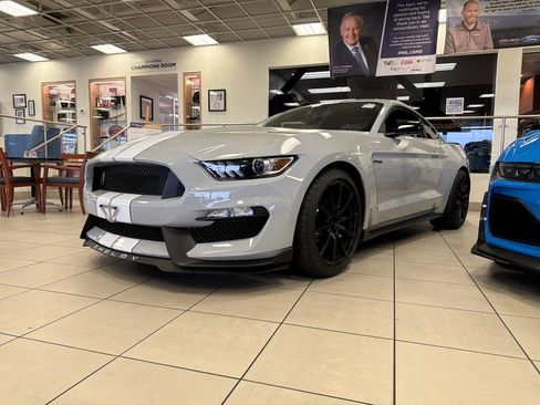Used 2017 Ford Mustang Shelby GT350 RWD image 5
