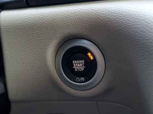 Used 2024 Chrysler Pacifica Touring-L image 24