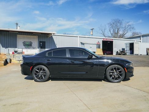 Used 2021 Dodge Charger SXT w/ Blacktop Package image 3