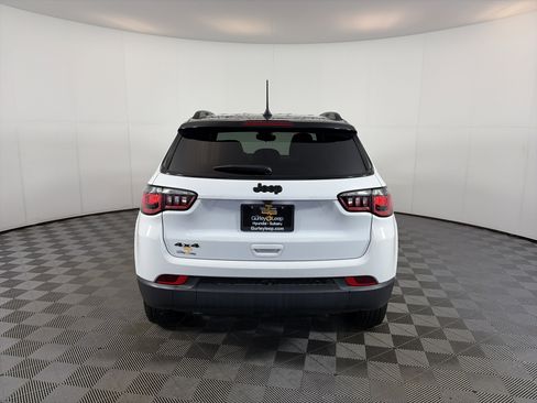 Used 2024 Jeep Compass Latitude w/ Convenience Group AWD/4WD image 9