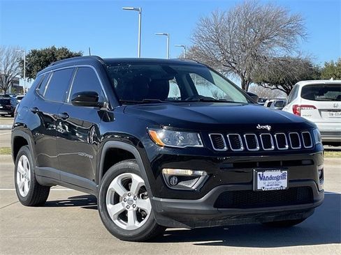 Used 2019 Jeep Compass Latitude image 2