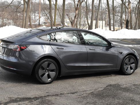 Used 2023 Tesla Model 3 Standard Range image 8