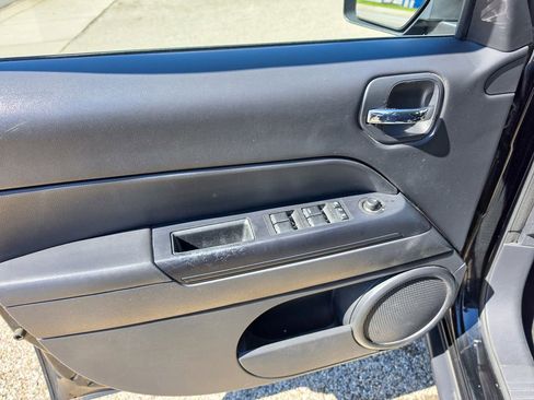 Used 2016 Jeep Patriot High Altitude AWD/4WD image 14