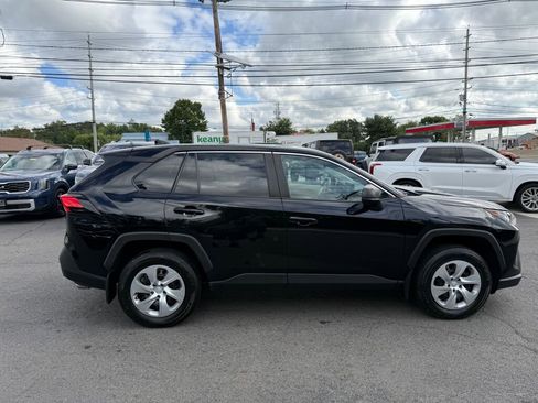 Used 2022 Toyota RAV4 LE image 8