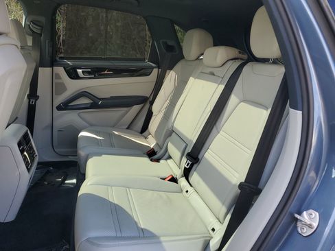 Used 2019 Porsche Cayenne image 12