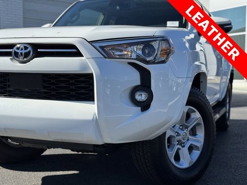 Used 2022 Toyota 4Runner SR5 Premium image 4