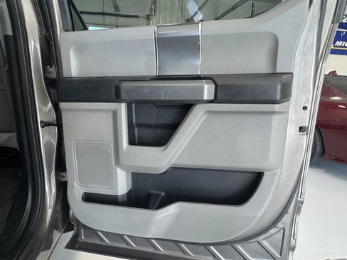 Used 2019 Ford F150 XLT w/ Equipment Group 302A Luxury AWD/4WD image 17