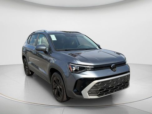 New 2026 Volkswagen Taos SE FWD image 3
