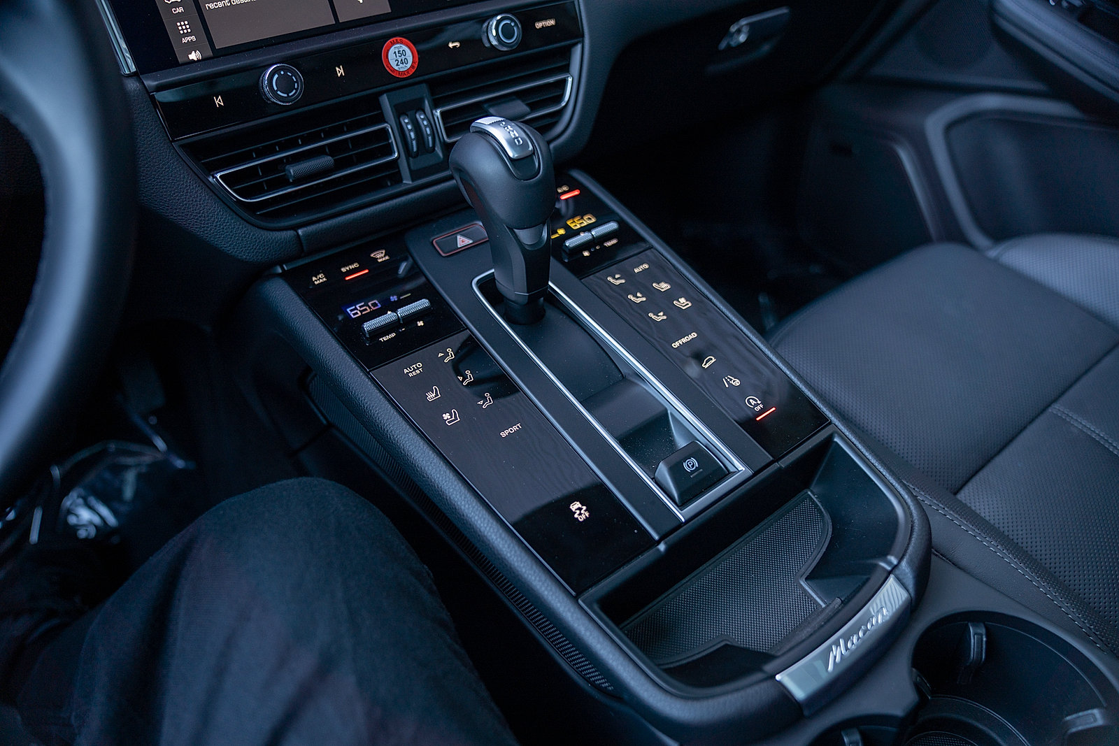 Certified 2026 Porsche Macan AWD/4WD image 13