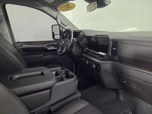 Used 2025 Chevrolet Silverado 2500 LT w/ Convenience Package AWD/4WD image 32