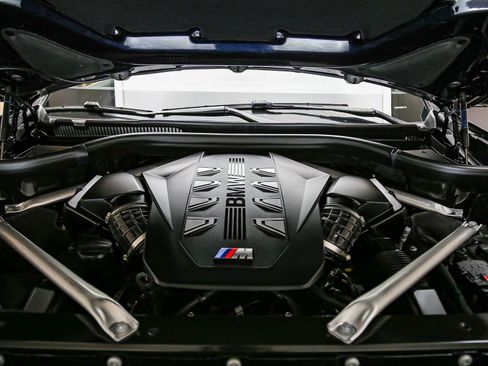 Used 2025 BMW X7 M60i AWD/4WD image 29