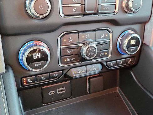 Used 2023 GMC Yukon SLT image 15