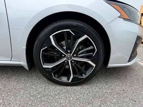 Used 2023 Nissan Altima 2.5 SR FWD image 11