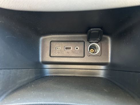 Used 2020 Chevrolet Equinox LS image 31