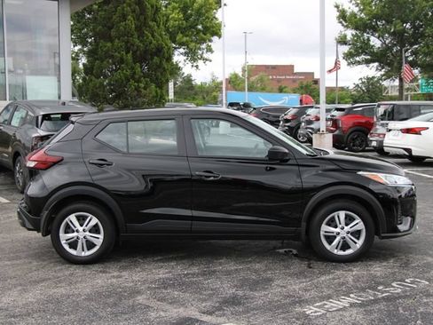 Certified 2025 Nissan Kicks Play S FWD image 10