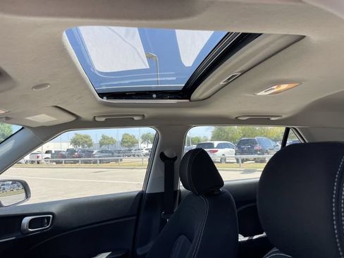 Used 2024 Hyundai Venue SEL FWD image 23